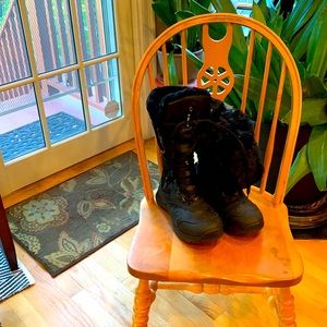 Icebug lace up black waterproof winter boots with waffled bottoms size